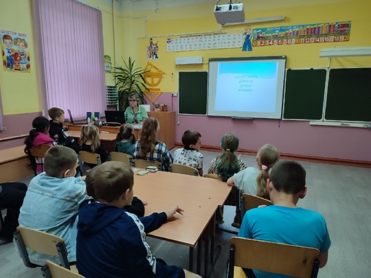День балалайки: праздник народного музыкального инструмента.