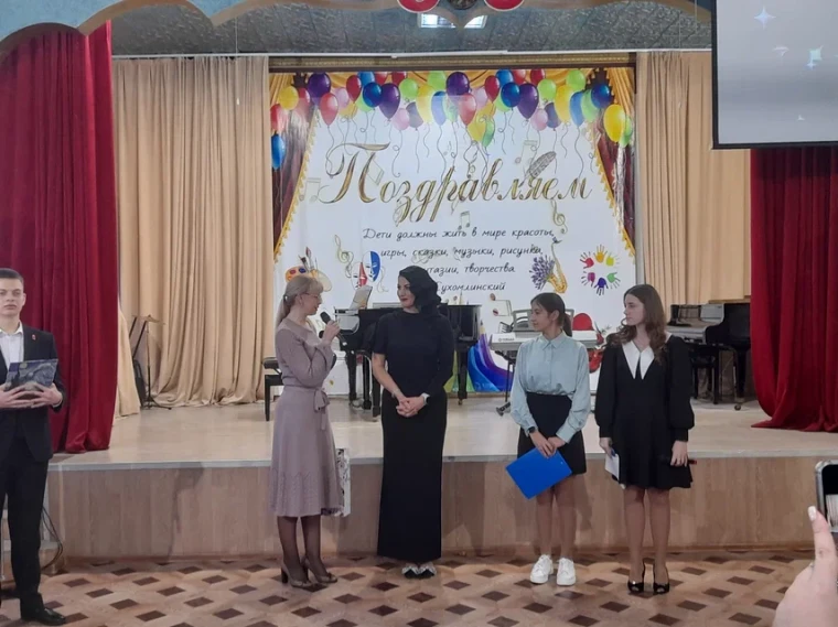 ПОЗДРАВЛЯЕМ ДЕТСКУЮ ШКОЛУ ИСКУССТВ С ЮБИЛЕЕМ!.